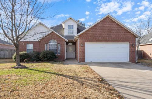 Spacious 6 bed Bentonville House, Sleeps 12, Smart TVs, Wi-Fi - Foto 30