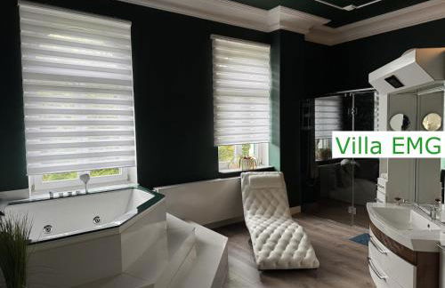 Luxus Ferienhaus Villa EMG Dortmund in Ennepetal, nah Düsseldorf, Köln mit Tennis Court, Garten, Kamin für Familien Gruppen bis 20 Personen - Foto 38