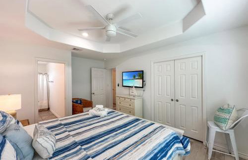 3BR Beach Retreat - Tiki Bar, Ocean Deck, Pet-Friendly & Sleeps 10 - Foto 14
