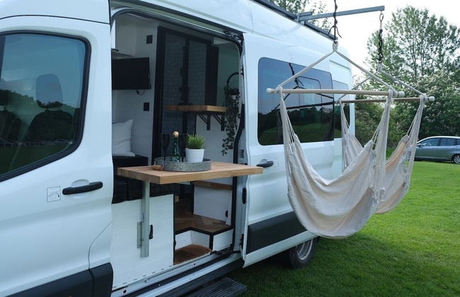 Superb 4 Berth Campervan With Kingsize bed - Foto 17