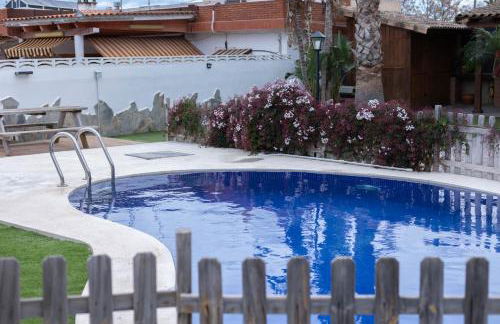 Villa en Valencia, piscina privada y metro 500m - Foto 3