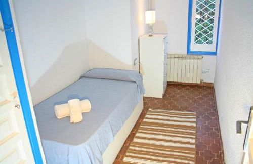 Superb Seafront Villa - Photo 21