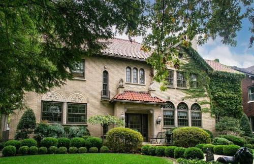 Regal Mansion with Private Garden in Quiet Area-Family Friendly - Foto 1