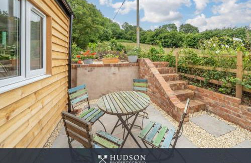 Modern Snitton Cottage & Gardens - Photo 15