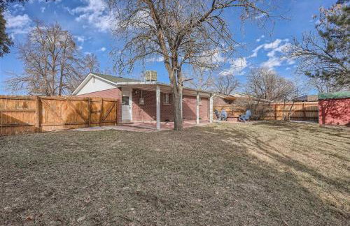 Serene, Spacious Home in Quiet Neighborhood with Fenced Yard - Foto 27