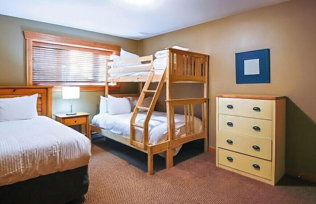 Pinnacle Ridge Chalets by Fernie Lodging - Photo 9