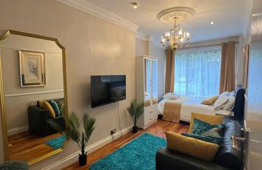 JAN'S HAVEN Wembley Park - lovely 1 bedroom flat, sleeps 4, free parking, 10 minutes from Wembley stadium and Wembley Park station - Foto 5
