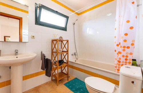 Sunrise Surf House, Big Garden, Hot Tub, Parking, super-fast free Wi-Fi - Foto 16