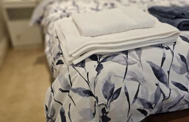 StayZen Apartments - Free Parking & Private Garden Ground Floor Central Woking - Business & Leisure - Photo 19