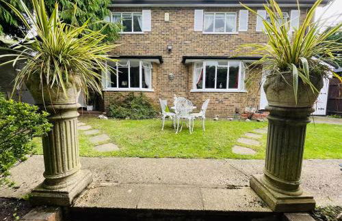 Hidden Cottage with Parking in Esher Surrey - Pass the Keys - Foto 18