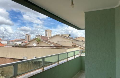 apartamento mobiliado 2 quartos com ótima localização - Foto 2
