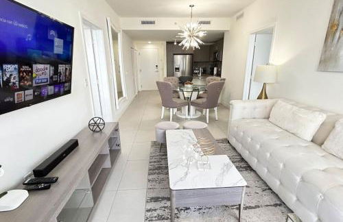 Resort Style Luxury Living in Doral, Miami - Foto 1