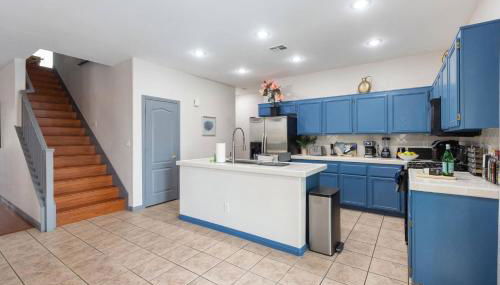 3000sqft House 8beds 3bath Pool jacuzzi Bbqj - Foto 5