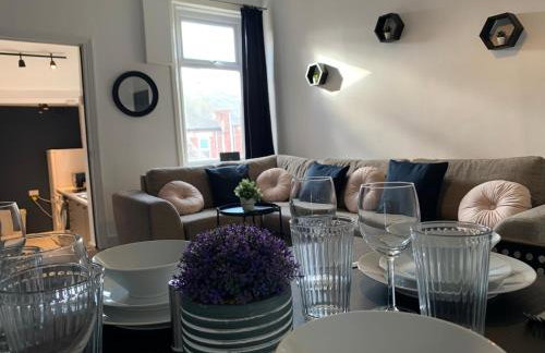 Windsor 4 - Spacious beautiful 4 bdrm maisonette nr Ncle free wifi free parking - Foto 1