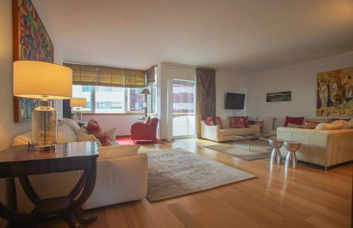 Lisbon Oriente River View w/ Balcony&Garage - Photo 2