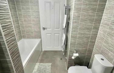 The Grand 4-Bed Ebbsfleet Home - Big Garden & Parking Space, Near Bluewater - Foto 14