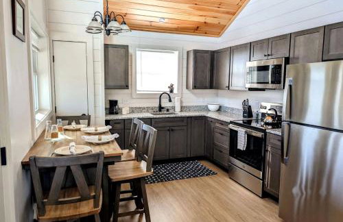 Spacious Cabin Complex with Flanders Pond Access, Ideal for Group Getaways, Located Near Sullivan, Maine - Photo 25