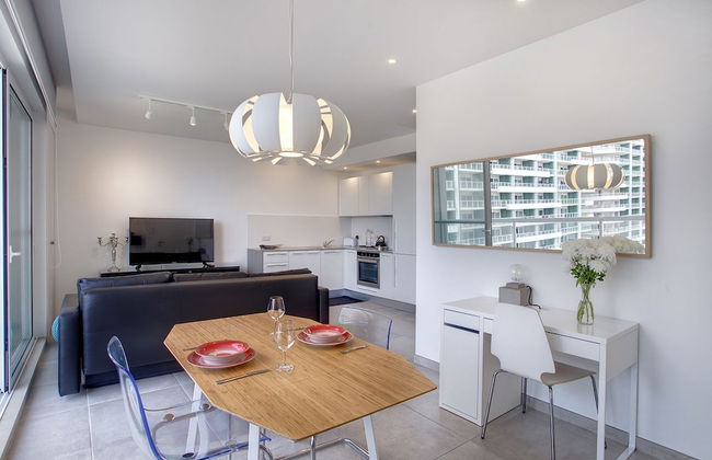 Modern Seaview Apartment In a Prime Location - Photo 4