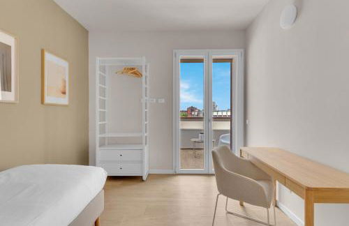 Airy Apartments with Balcony & Garage by NDP rent - Foto 22