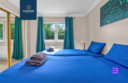 Muirton House 2 - INVOICE and REDUCED PRICE only via SUNRISE SHORT LETS DUNDEE, SLEEPS 8 has 4 Twin Bedrooms with 4 Car Parking, 2 Baths, 5 Smart TV, Fully Equipped, Garden, Free WiFi, and ONLY 9 Mins to STANNERGATE Ports - Foto 55