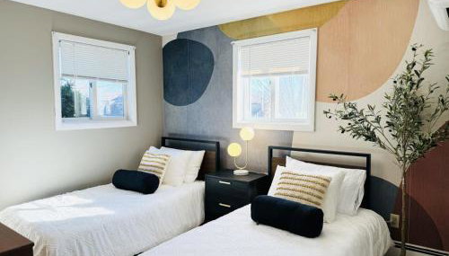 Spacious Poolside Boston Stay Sleeps 8 Pet Friendly - Foto 4