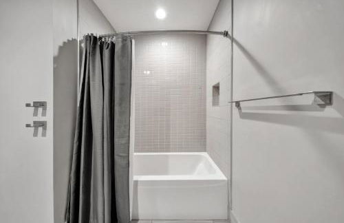 Ideal Spot Near 4th Street Live & Local Dining - Foto 37