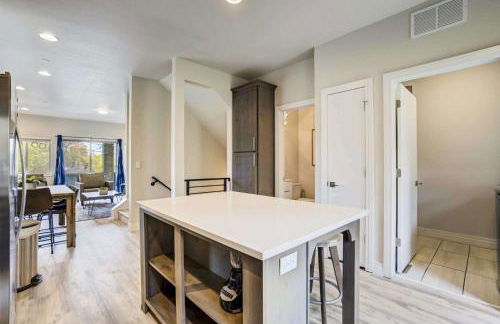 4BD Home w Rooftop Patio Fire Pit & Mountain Views - Foto 14