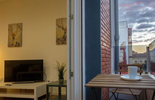 Modern, Stylish Apartment with balcony - Photo 1