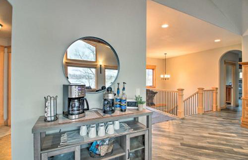 Dock, Hot Tub and Game Room Luxe Lake Latoka Home - Foto 10