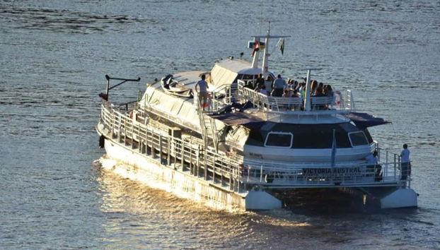 Catamarã para o passeio