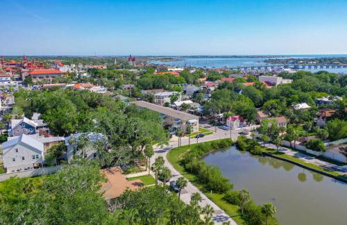 Cozy Quiet St Augustine Private Condo - 2bed, 1 bath, Sleeps 6, Steps to Historic St Augustine Center & All Tourist Attractions, Restaurants, Cafes, Backyard, Porch - Foto 41