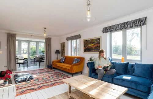 Lower Barn House at Westerlands Farm Sleeps 11 - Foto 17