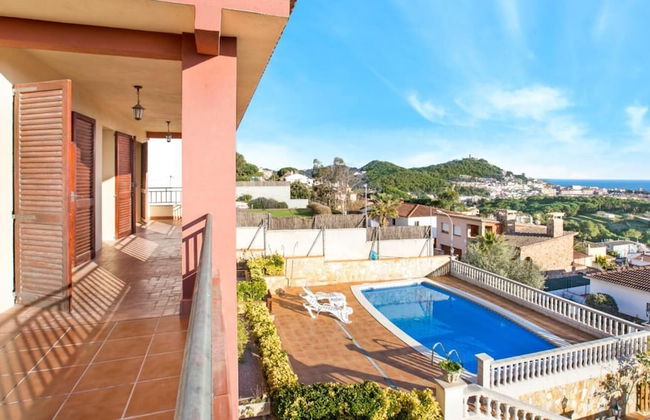 Vila Maer in Blanes With 5 Bedrooms and 2 Bathrooms - Photo 9