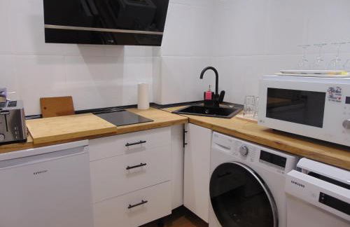 Airport Madrid Plenilunio Suites blue - Photo 21