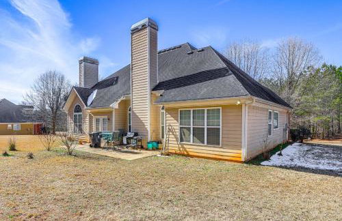 6 Mi to Southern Belle Farm Home with Patio! - Foto 24