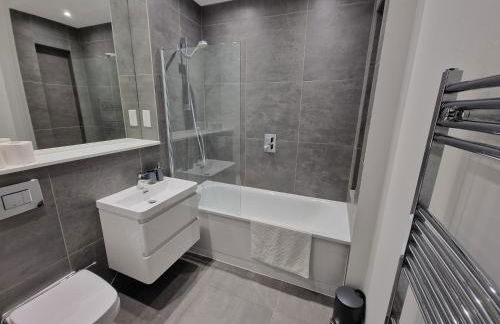 New! Modern Elegant 2-Bed Apartment, free parking - Photo 14