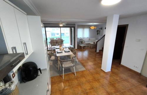 Unifamiliar con jardín, piscina, tenis y pádel - Foto 8