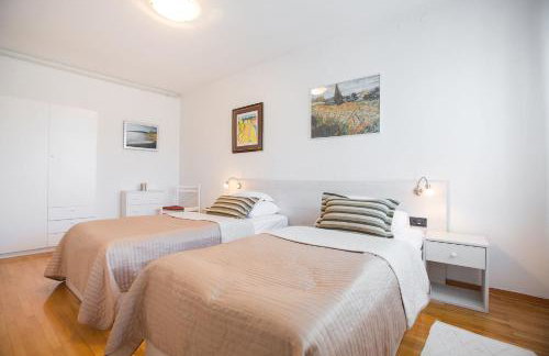 Penthouse apartment with private parking - Photo 23