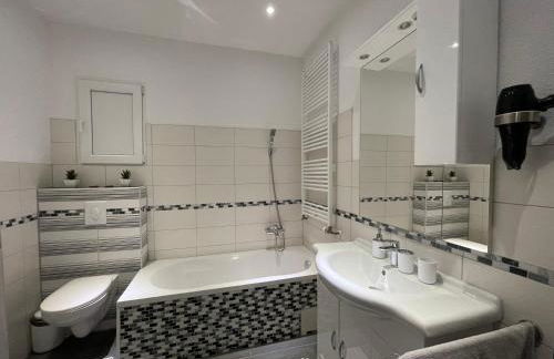 Maria's Ferienwohnung - Modernität trifft Eleganz - Foto 16