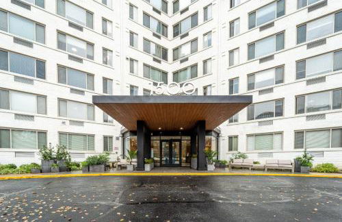 The Lexington - Serene Apartment, 5 min to DC with Free Parking and Metro - Foto 29