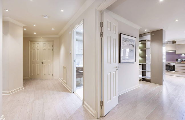 Beautiful 3-bed in the Heart of London With Parking-hosted by Sweetstay - Photo 24