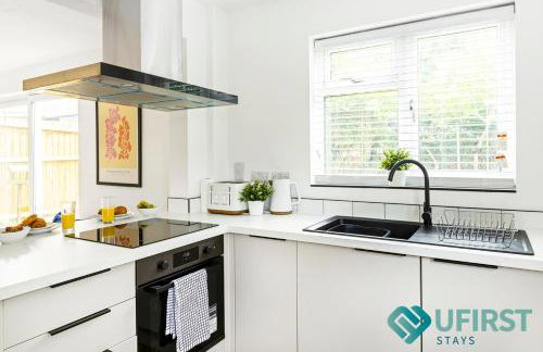 Ideal 4BR Home - Near City Hospital, Sherwood, Clinton Market, QMC & City Centre - Sleeps 8 - Foto 6