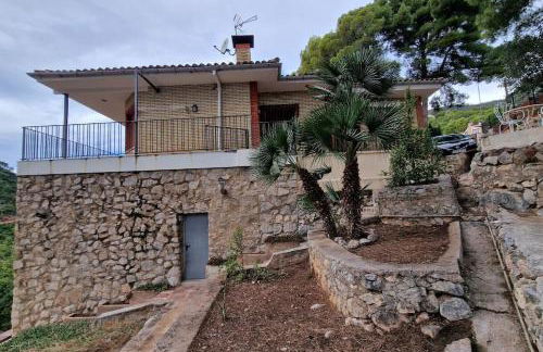 casa y piscina en un parque natural - Photo 43