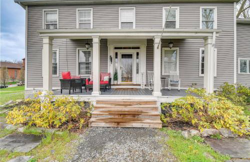 Lakefront Cayuga Retreat with Private Deck and Hot Tub - Foto 40