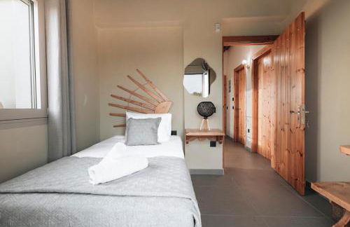 Villa Di Leon - Uniquely Designed Villa with Pool in a Picturesque Village near Famous Porto Limnionas, Offering Exceptional Hospitality By Villa Mana Gers - Photo 13