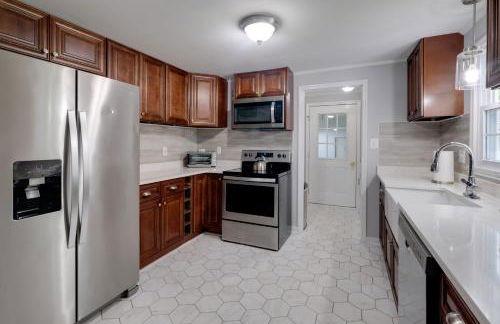 Fish, Relax and Enjoy Lake Views Colonial Beach Gem - Foto 9