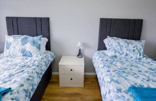 Spacious Cosy 3-Bedroom Home - Photo 7