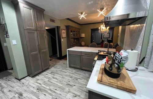 4 BR Luxurious-Gem Mansion in Heart of Denver - Foto 78