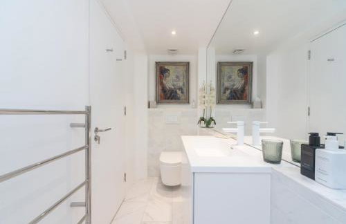 Chic & Cozy Flat in SW London, Perfect Location! - Pass the Keys - Foto 8