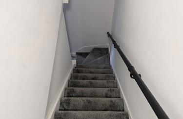 Modern Central Apartments with Balcony - Photo 4